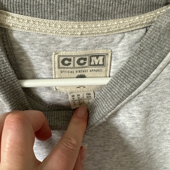 Vintage Inspired Calgary Fame’s Crewneck - Picture 3 of 5